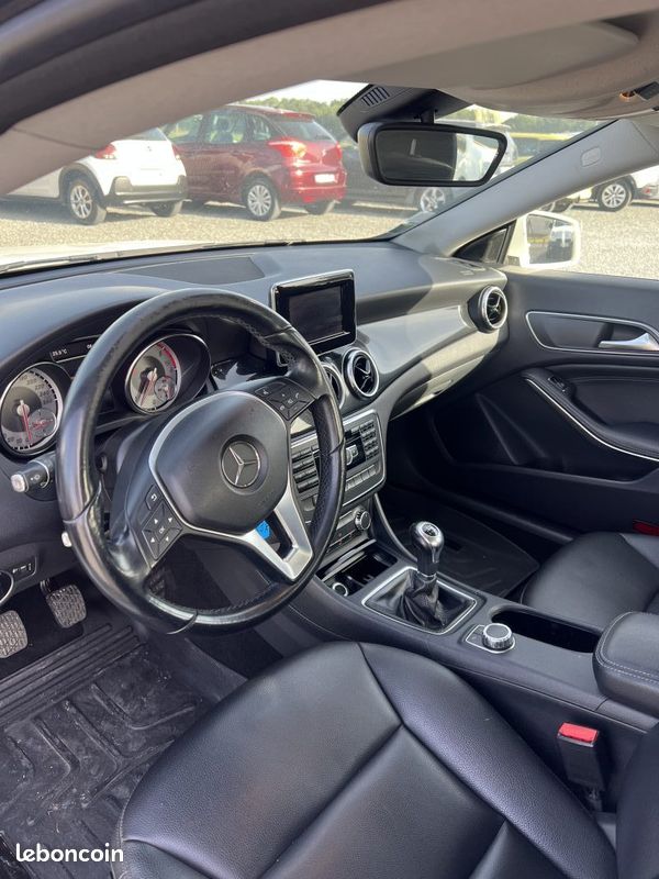Mercedes classe cla me64032 2013 (image 8)