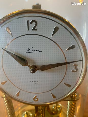 Pendule Bombée En Verre Minéral - Diamètre 10.9 Cm, Hauteur 1.4 Cm