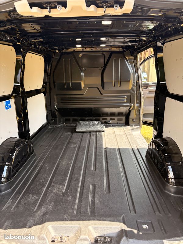 Ford transit trail custom150 cv NOIR état neuf (image 4)