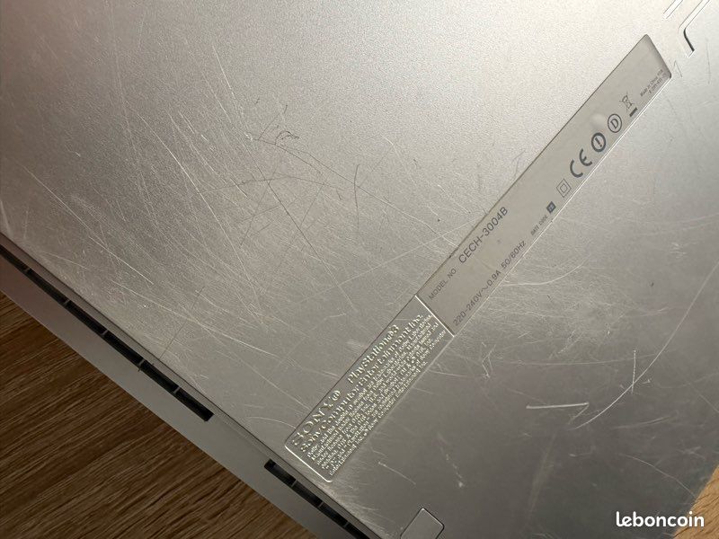 PlayStation 3 Slim Silver – Édition spéciale + 2 manettes officielles (image 12)