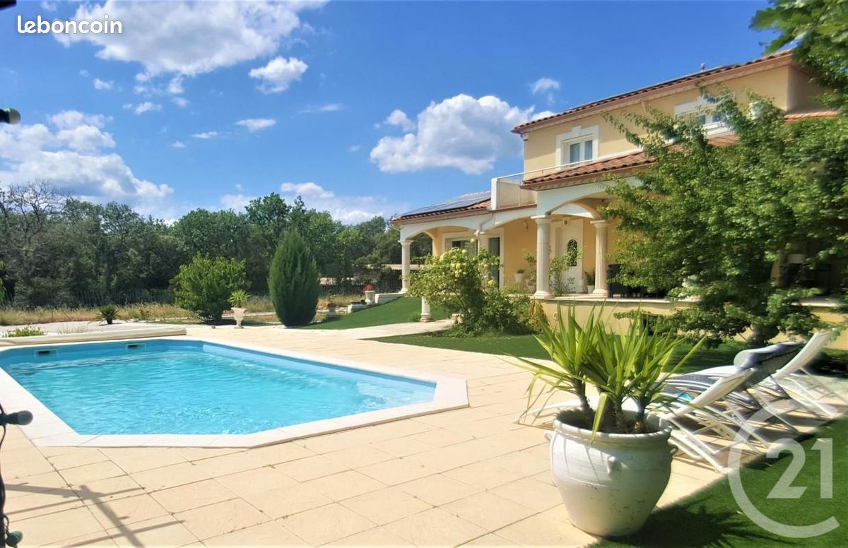 Maison 7 pièces 204 m² · à Sardan · 204 m² · 485 000 €