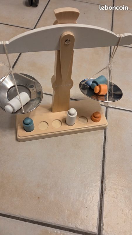 Balance en bois (image 2)