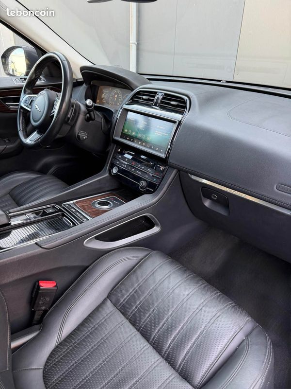 JAGUAR F-PACE - 3.0D - V6 - 300 ch - 4X4 - PORTFOLIO - GARANTIE 3 MOIS (image 14)