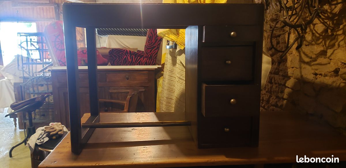 Bureau (image 1)