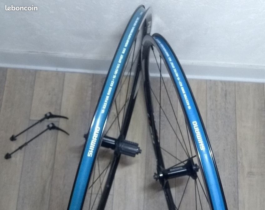 Paire De Roues Vélo 700C BUCKLOS - Avant/Arrière - Shimano 7-11V - Freins Sur Jante - Noires