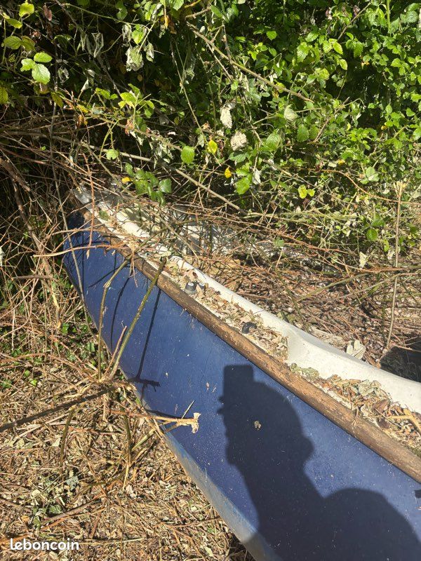 Bateau en fibre à donner (image 1)