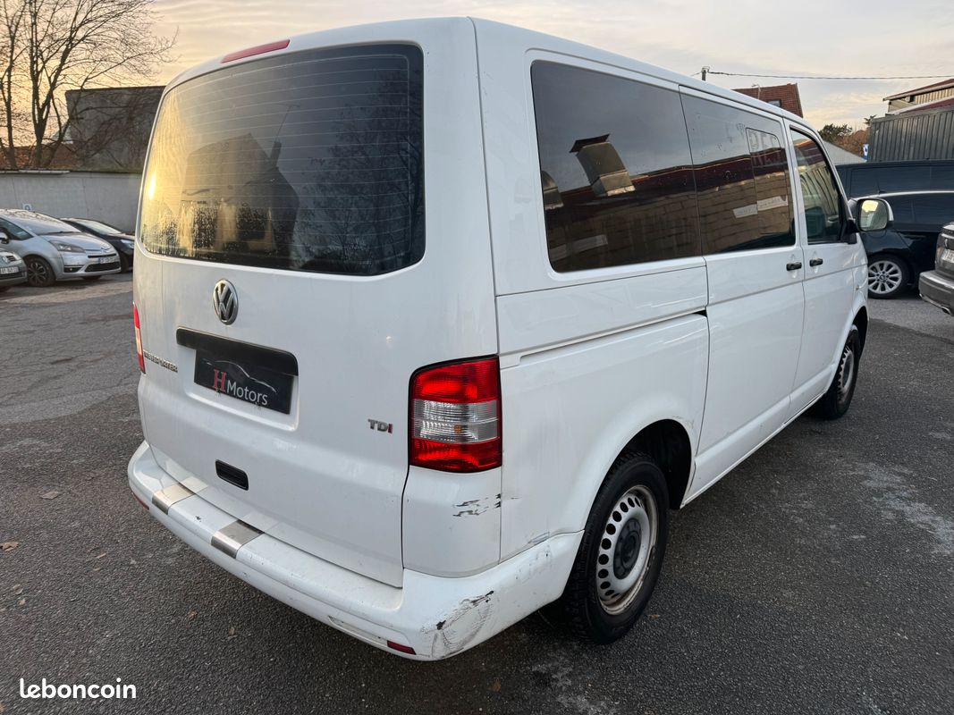VOLKSWAGEN Transporter T5 Phase 2 2.0 TDI 16V DSG7 140 cv Boîte auto / DIESEL / EX AMBULANCE / MOTEUR 140 000 KMS FACTURE (image 3)