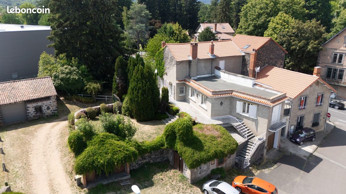 Maison 6 pièces 178 m² · à Saint-Genès-Champanelle · 178 m² · 239 000 €