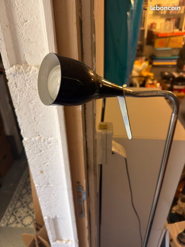 Lampadaire vintage orientable en métal noir – Fonctionnel (image 2)