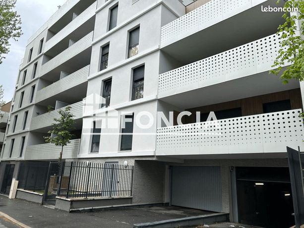 https://img.leboncoin.fr/api/v1/lbcpb1/images/e1/33/25/e133252c648505a37d9e5ba7b8f575c7aef2a319.jpg?rule=ad-image