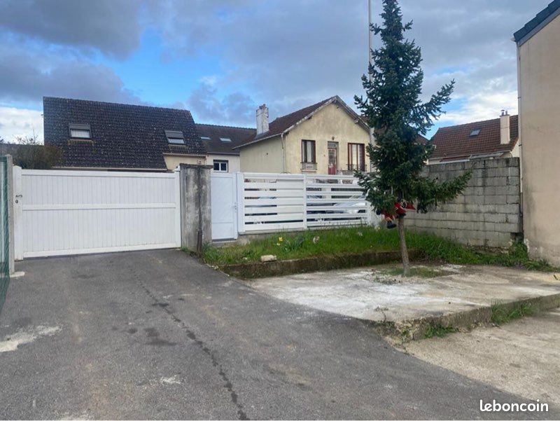 Terrain constructible à Valenton 94460 · 270 000 €