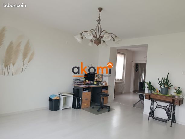 https://img.leboncoin.fr/api/v1/lbcpb1/images/e1/34/18/e1341839e2bc636c0a8b40c7523d3bb129e3436f.jpg?rule=ad-image