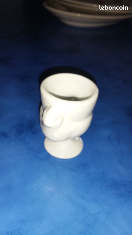 9 trés beaux coquetiers en porcelaine blanche forme poule (image 2)