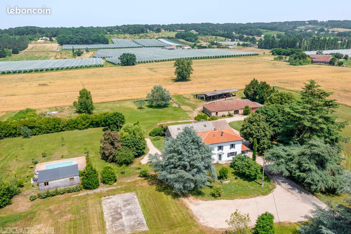 Maison 250 m² · à Casseneuil · 250 m² · 599 000 €