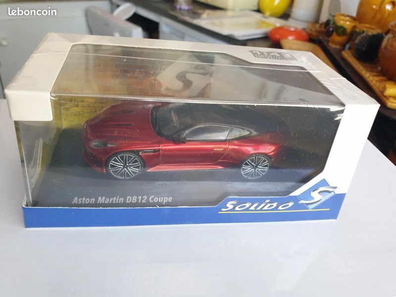 Miniature ASTON MARTIN DB9 COUPE NOIR 1/43 OXFORD chez
