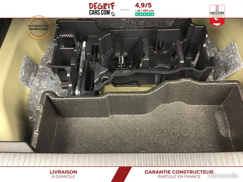 Peugeot 2008 HYBRID 145 ALLURE 1.2 136ch E-Dsc6 -31.13% (image 27)