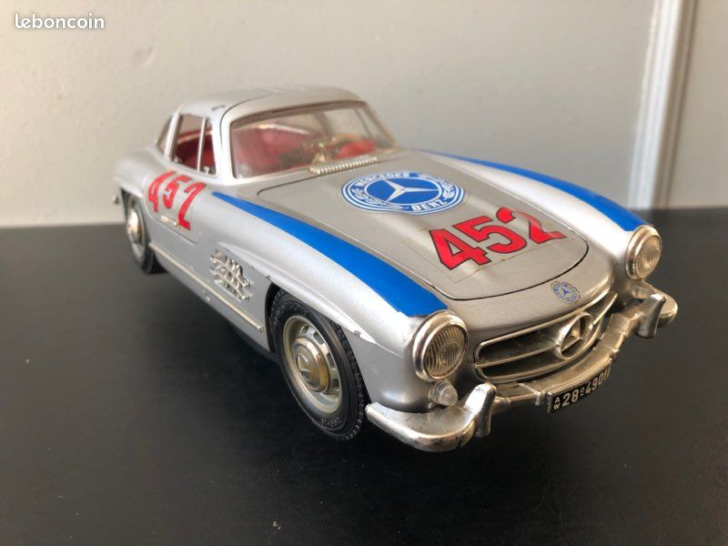 Miniature Mercedes 300 SL 1/18 Burago SL Finition Interieure Et