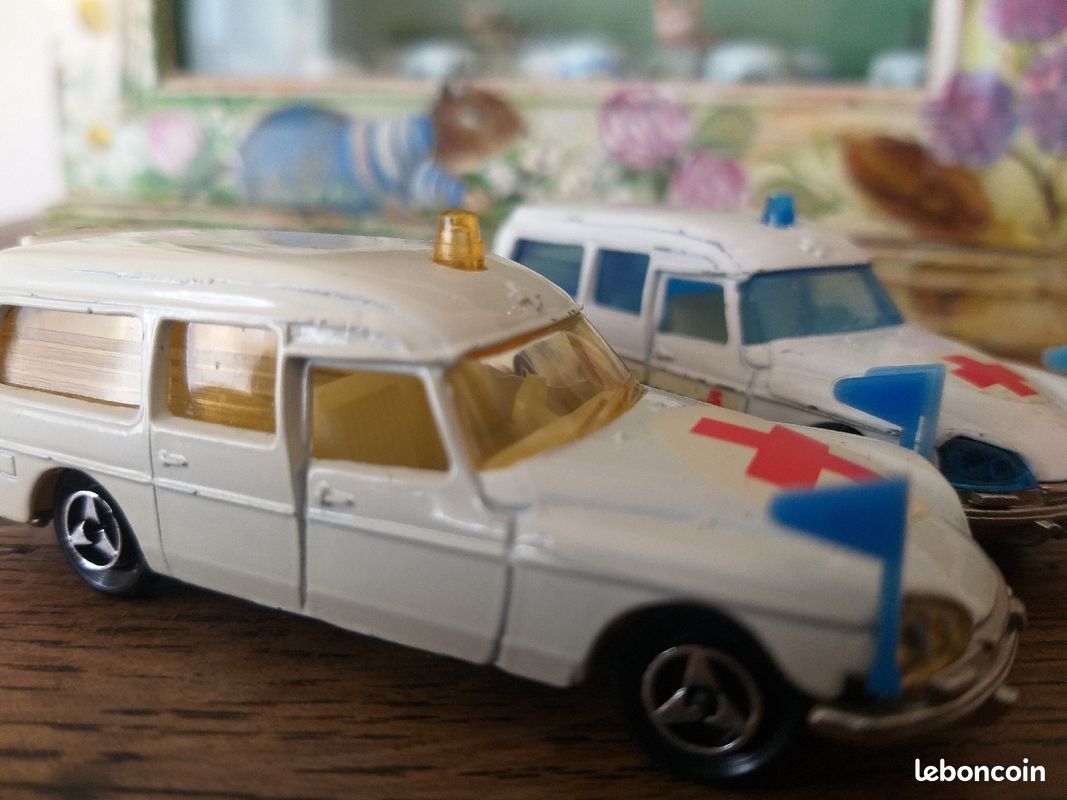 Majorette ancienne Citroën DS21 anbulance (image 5)