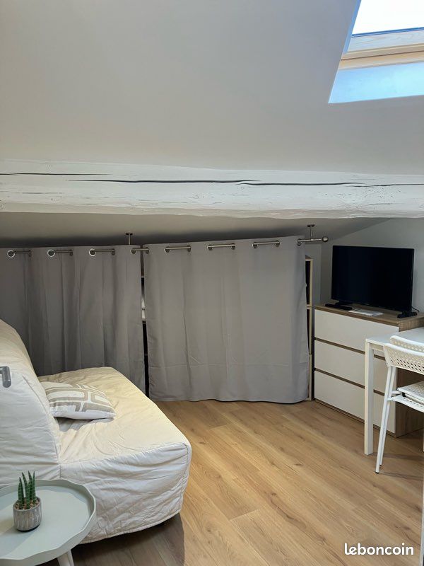 Appartement 1 pièce 16 m² · à Saint-Genis-Laval · 16 m² · 640 €/mois