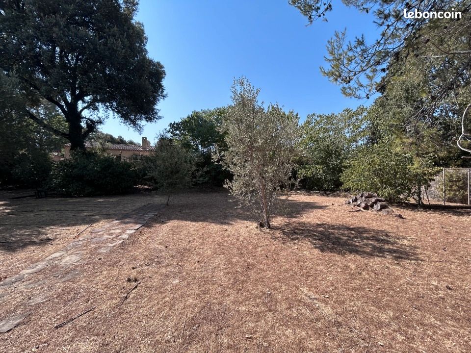 Terrain 1000 m² · à Draguignan · 167 000 €