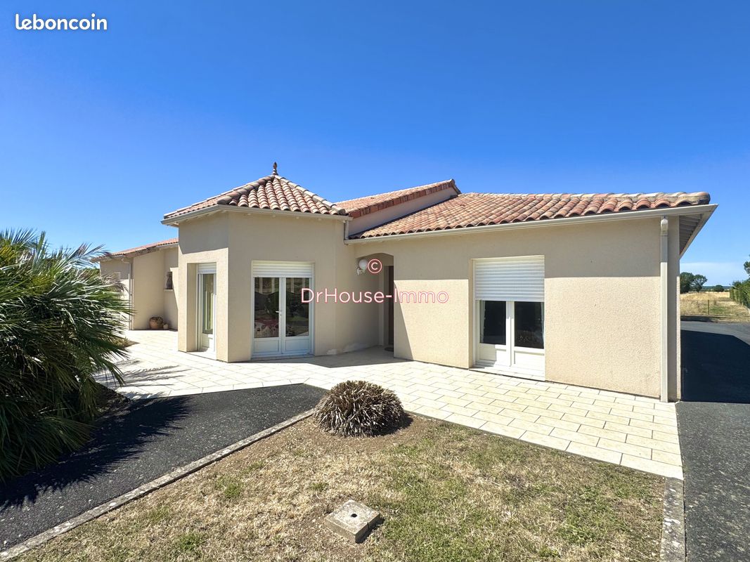 Maison 5 pièces 186 m² · à Neuville-de-Poitou · 186 m² · 367 500 €