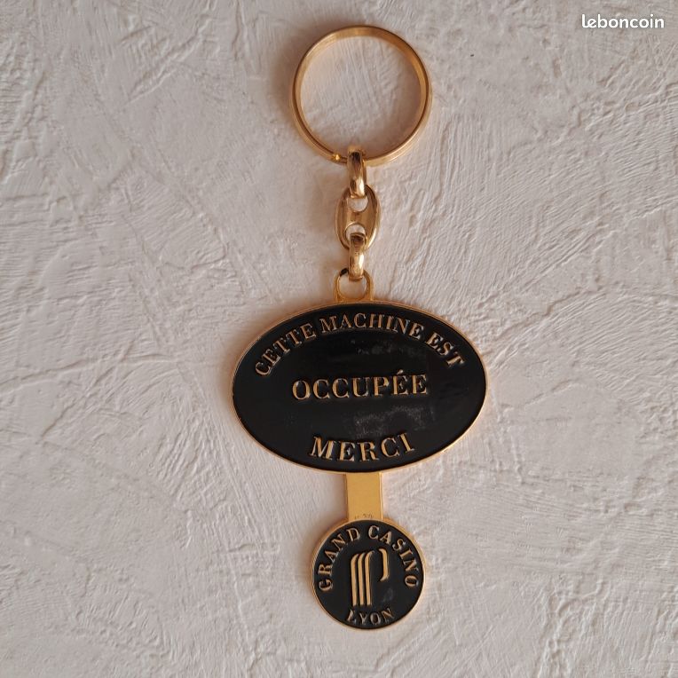 Porte-clés Souvenir Luxueux Et Rare - Casino Du Tréport En Or Doré, état Excellent
