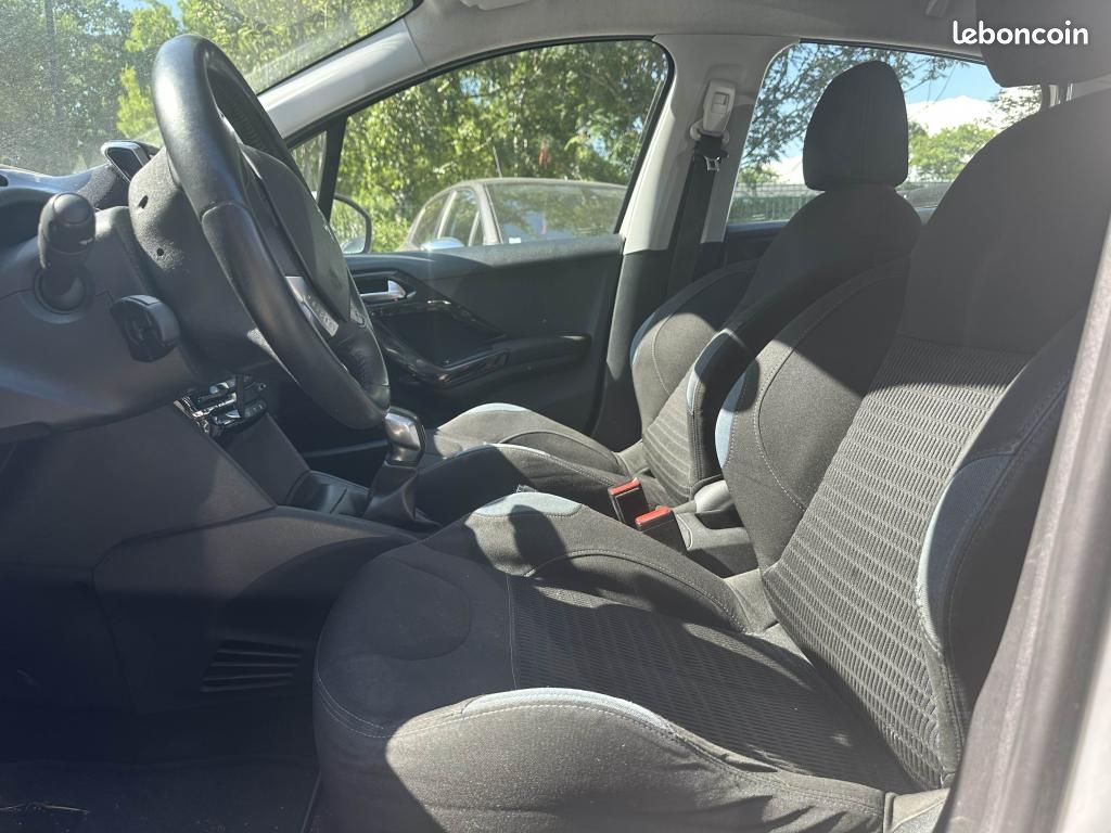 PEUGEOT 208 1.6 e-HDi FAP - 92 BERLINE Active PHASE 1 (image 9)