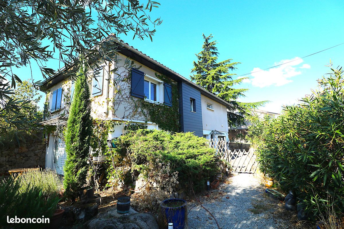 Maison 9 pièces 148 m² · à Soucieu-en-Jarrest · 148 m² · 490 000 €