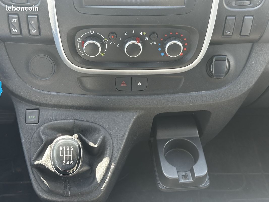 Renault TRAFIC III COMBI L1 2.0 DCI 120CH S&S ZEN 9 PLACES (image 16)
