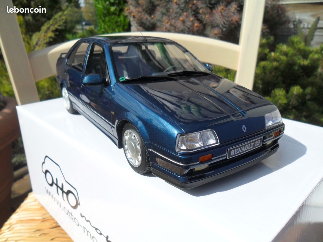 Renault 19 Chamade Phase 1 16S Miniature OTTOMOBILE 1/18 Résine Bleue Neuve
