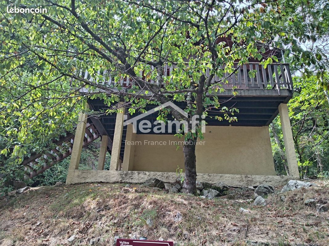 Maison 8 pièces 46 m² · à Vallées-d'Antraigues-Asperjoc · 46 m² · 130 000 €