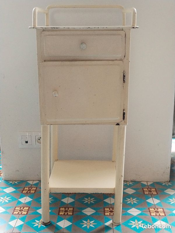 Table de chevet hôpital vintage en métal (image 1)