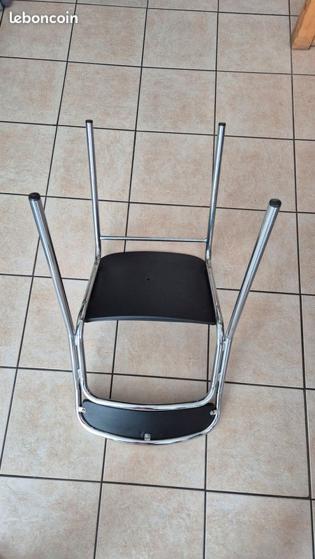 Chaise vintage métal chrome et assise noire – style moderne / industriel (image 6)