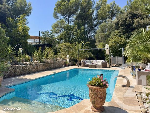 Propriété 5 pièces 207 m² — 19