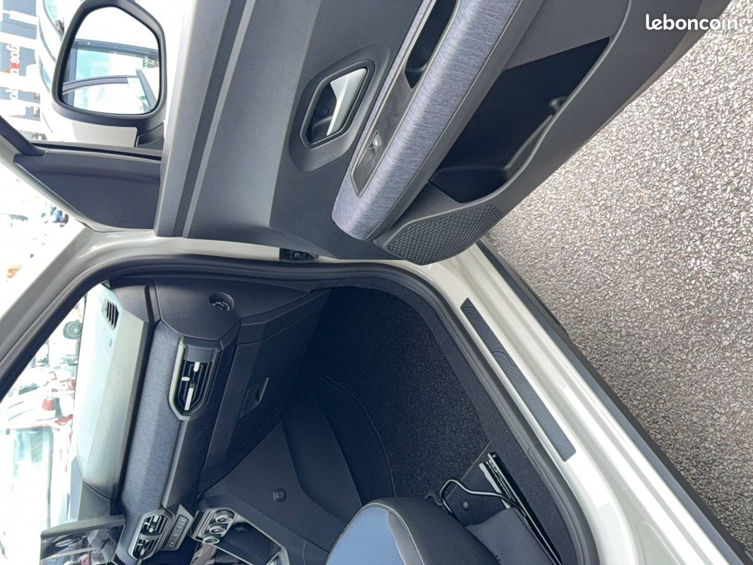 DACIA Jogger ECO-G 120 auto 7 pl Journey (image 14)