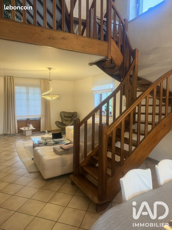 Maison 8 pièces 198 m² · à Kerling-lès-Sierck · 197,7 m² · 2 000 €/mois