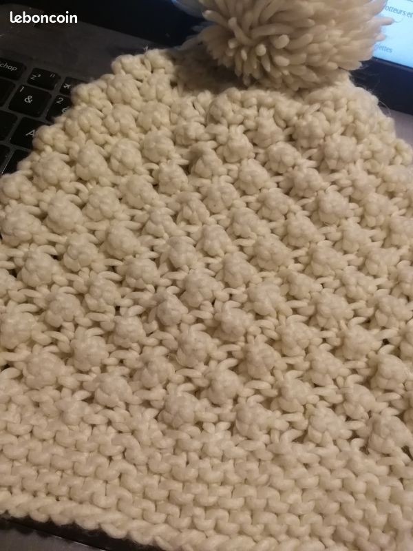 Très joli bonnet en maille style tricotées (image 4)