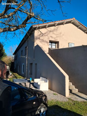 Grand bâtiment avec abitations