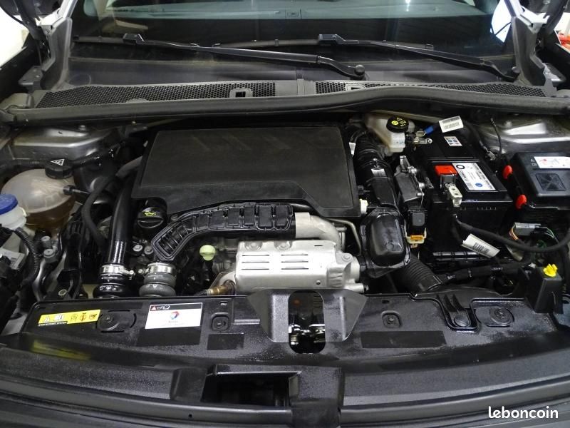 Peugeot 2008 1.2 100ch S&S Allure (image 25)
