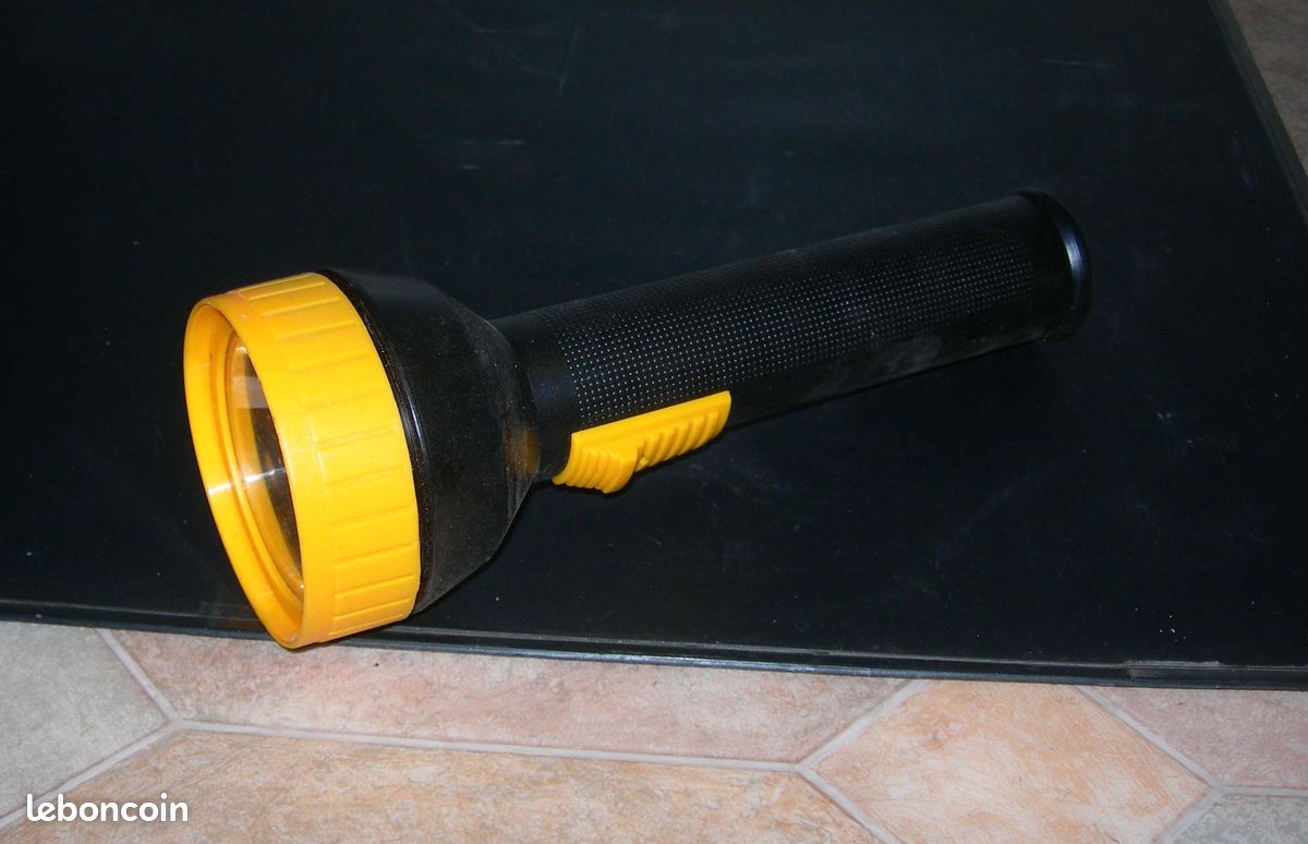 Torche de lumière électrique à piles (image 1)
