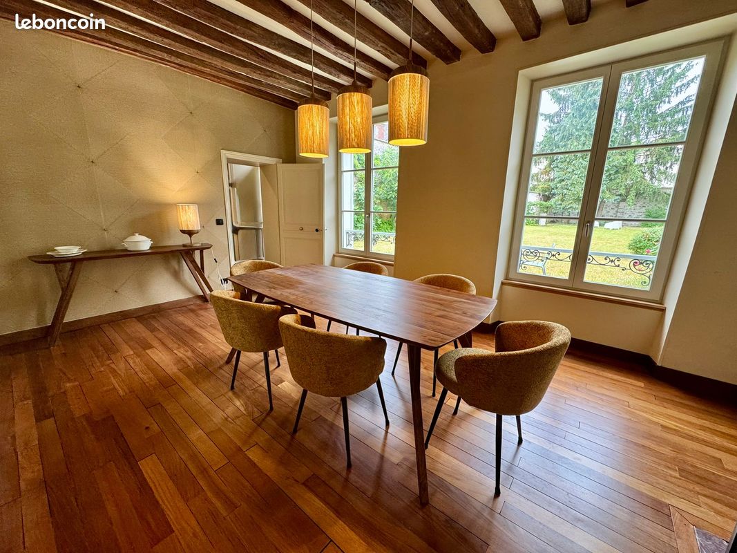 Maison 6 pièces 130 m² · à Fontainebleau · 130 m² · 4 800 €/mois