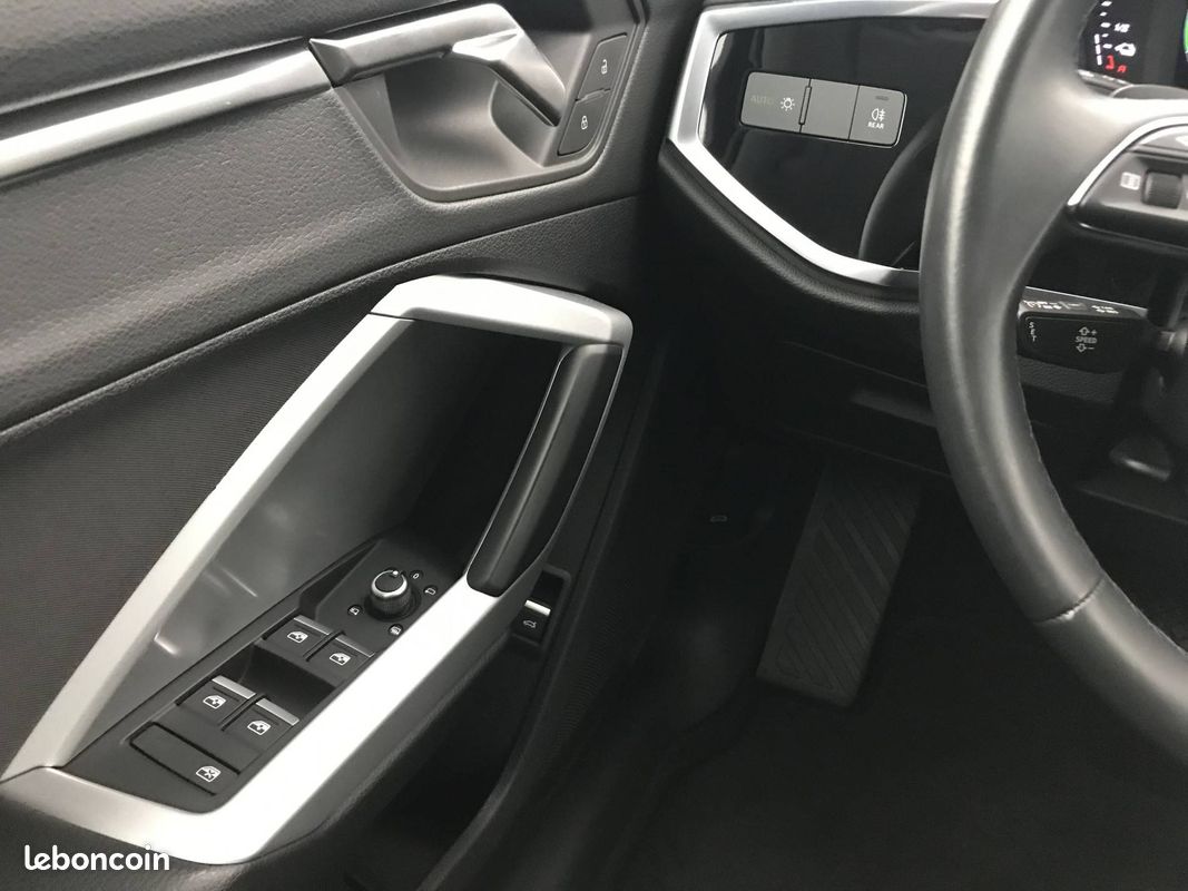 AUDI Q3 45 TFSIe 245 ch S tronic 6 Design (image 26)