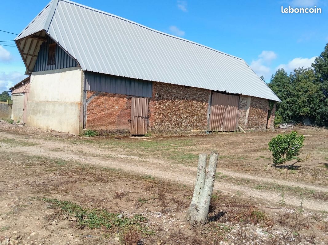 Local commercial 3 pièces 150 m² · à Verneusses · 150 m² · 33 000 €