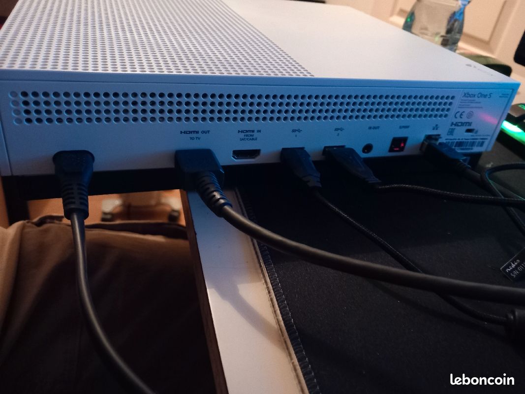 Xbox one s (image 1)