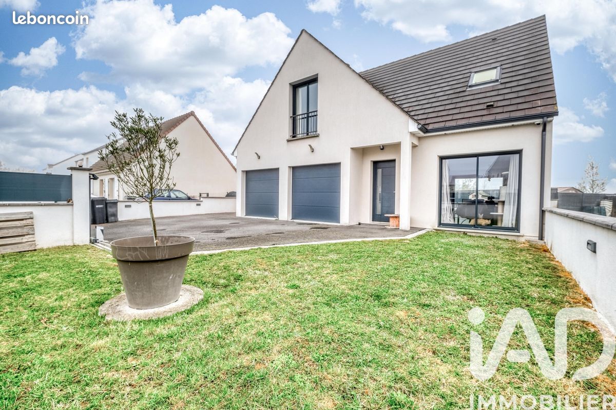 Maison 5 pièces 135 m² · à Villeneuve-le-Comte · 135 m² · 419 000 €