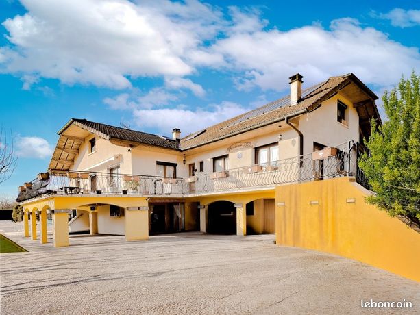 Propriété 12 pièces 300 m²
