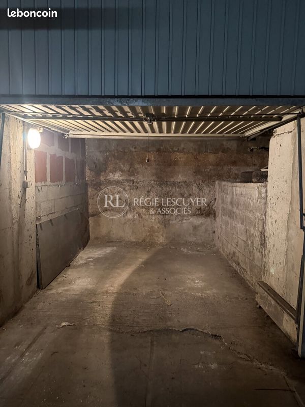 Parking/box LYON · 43 000 €