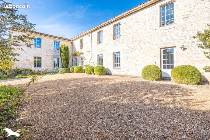 Maison 10 pièces 305 m²