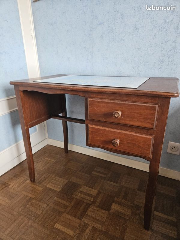 Petit bureau compact et pratique en bois (image 1)