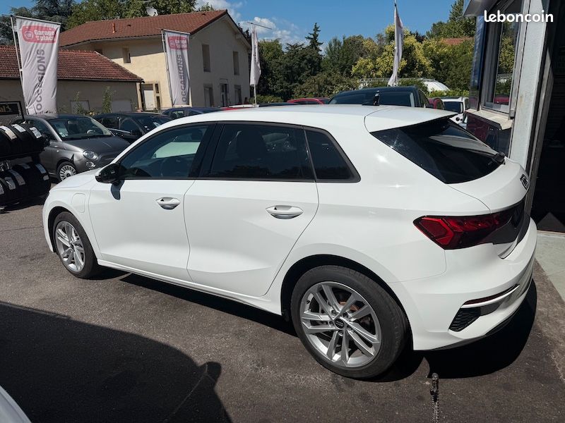 AUDI A3 Sportback 40 TFSIe 204 (image 4)